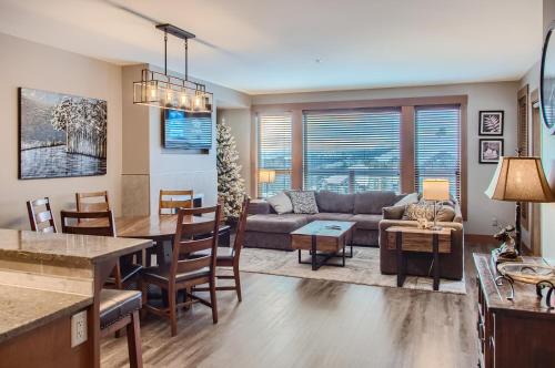 Stonegate Resort Unit B303