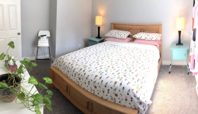 Stoneshire Obsidian Suite for 2 walking distance to Dutch Lake & waterfalls
