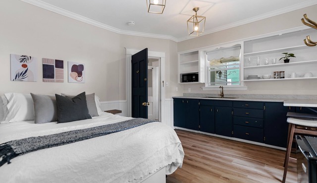 Studio 2 ~ Private BDRM, Minimalistic Feel