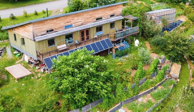 Stunning eco-house at Jardins de Maïa