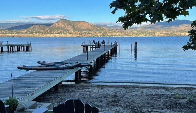 Stunning Lakefront Cabin in Heart of Naramata Village