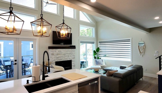 Stunning Modern Cottage at La Casa Lakeside Resort