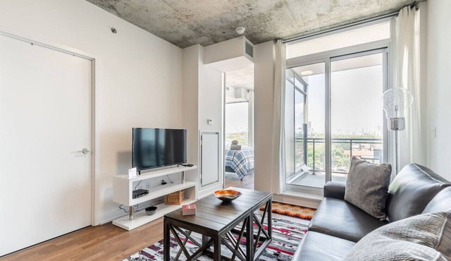 Stunning New 1BR Suite in Trendy Queen West!
