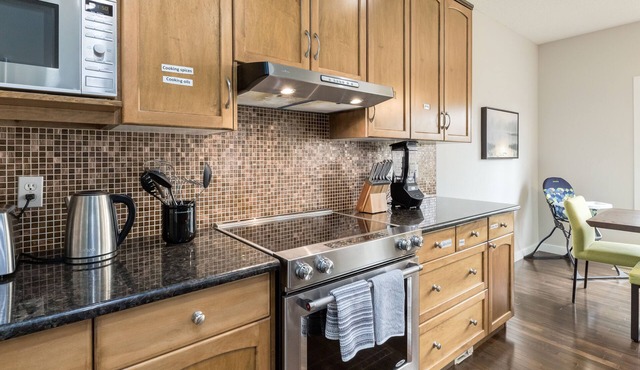 Stunning Oasis in Upscale Aspen Woods, Close to COP & Downtown