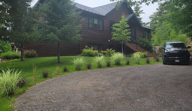 Stunning Waterfront Cottage 30 Mins. From Kingston Perfect for Multiple Families