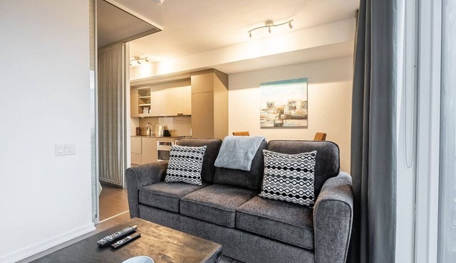 Stylish 1BR Executive Suite - Great Location!