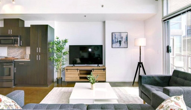 Stylish 1BR, Stampede & Free Parking by Doorbed