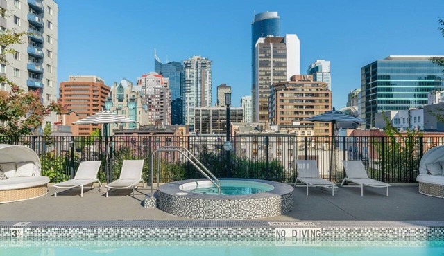 Stylish 1BR Suite in Yaletown w/Balcony & Views
