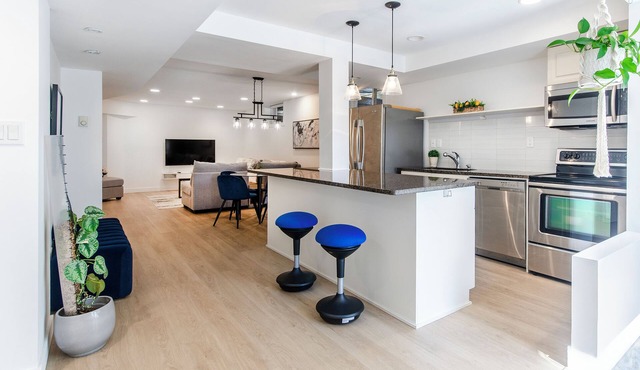 Stylish 2BR Retreat with a Private Yard | Family friendly | BBQ | Workspace
