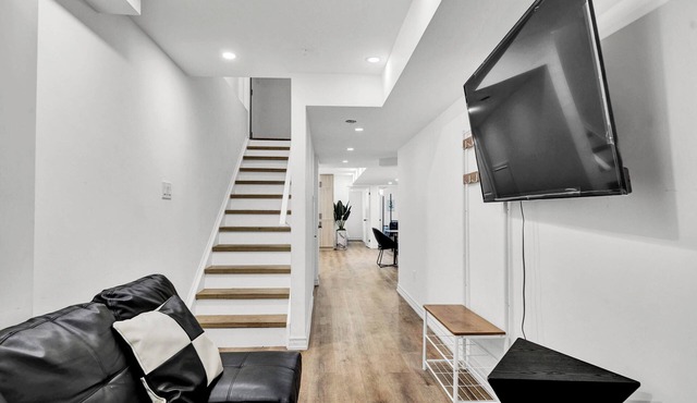 Stylish 2BR Suite in Markham