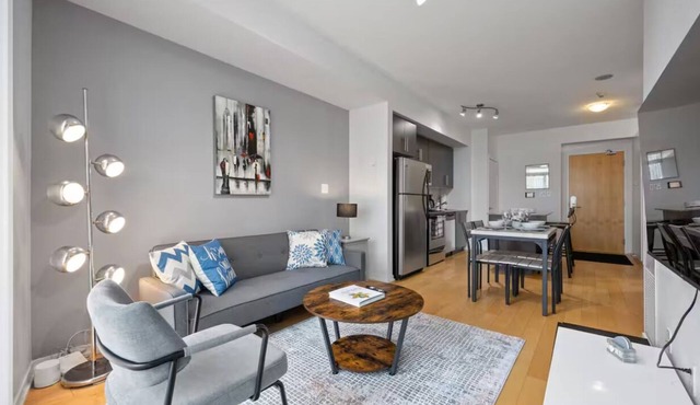Stylish 2BR Suite with Lake View & Parking
