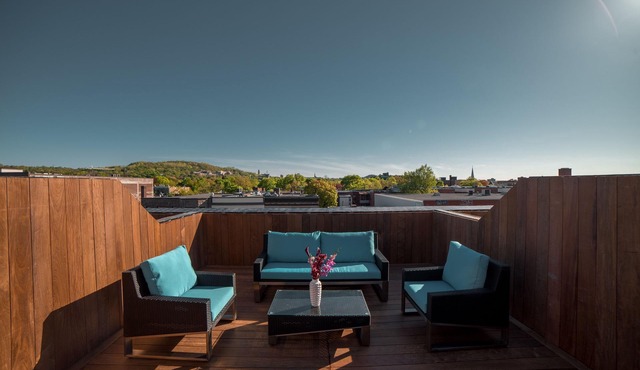 Stylish 3-Bedroom Penthouse with Hot Tub