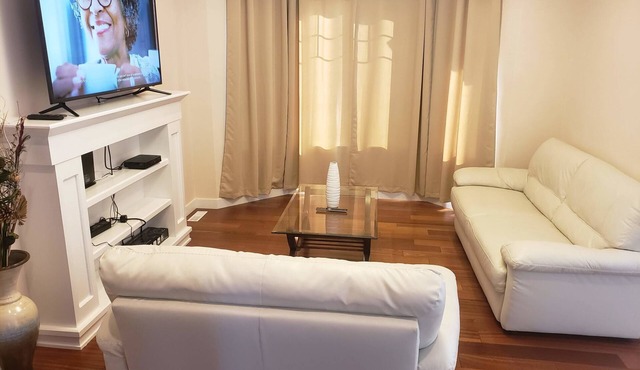 Stylish Heritage 5 BR House Ideal For Long Stays - With Jacuzzi