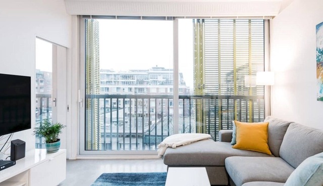 Stylish, Modern & Bright - Private 1 Bed Apt: Central with Rooftop Patio & BBQ