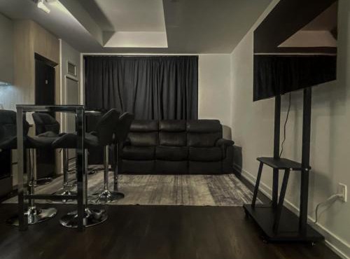 Stylish New 1BR in Toronto with Fast WiFi and Private Workspace