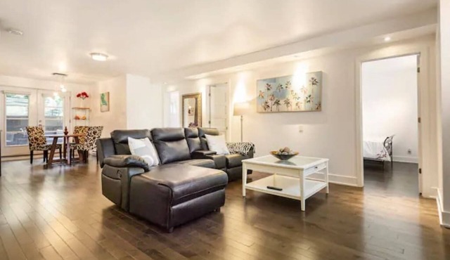*Stylish quiet clean-Entire unit separate entrance