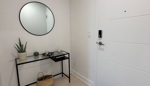 Stylish Studio on the 24th floor in Griffintown