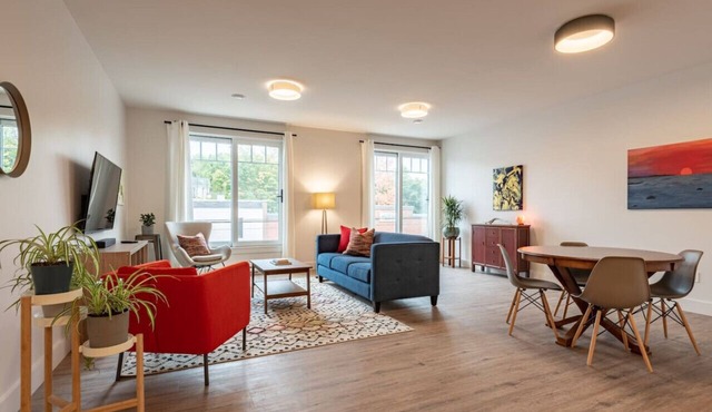 Suite 203 - 470 Main