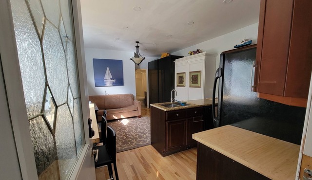 Suite 9.5Km from downtown Halifax