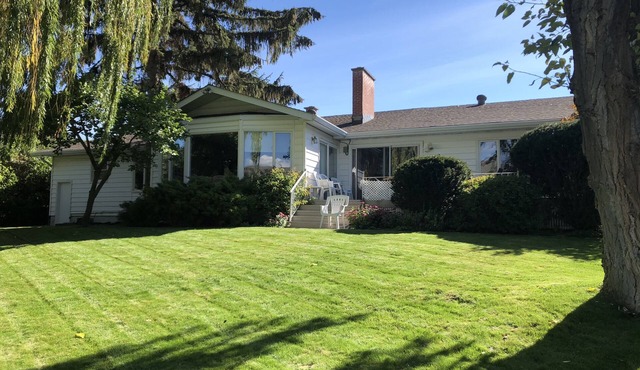 Summer Paradise III - Vernon Lakeshore Home on Huge Lot