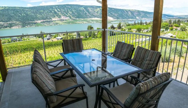 Sunblush Acres - Entire 5 Bedroom Lake View Home