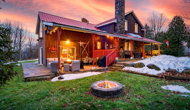 Sundance of Blantyre Ski Lodge w/Private Hot Tub & Sauna House