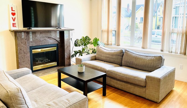 Sunny & Spacious 4 bedroom 3 full baths & fireplace Gem in Vancouver