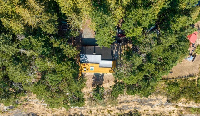Sunset Cabin w/ hot tub in Galiano
