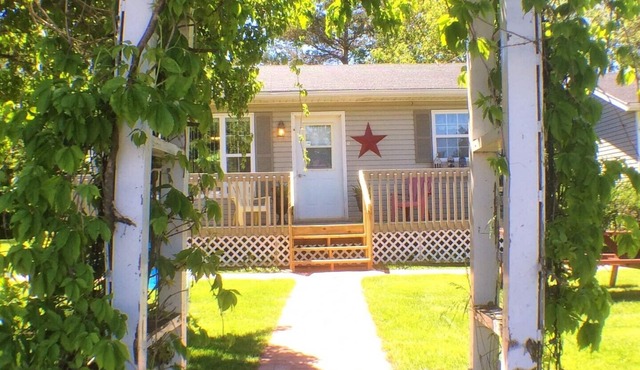 Sunset Cottage #1 near beaches, golfing, trails, shopping and local attractions!