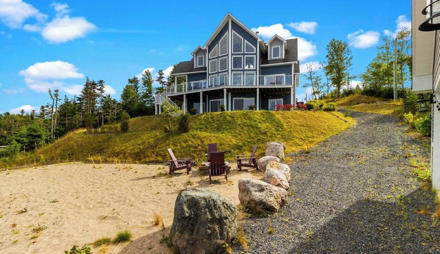 Sunset Lakehouse | Whitbourne 5BR Waterfront Stay