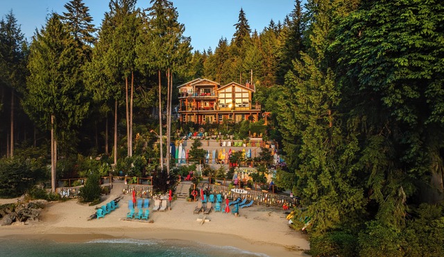 Sunshine Coast Waterfront Vacation Rental Perfect place for family reunions.