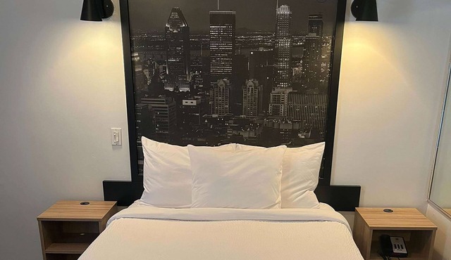 Super 8 by Wyndham Montreal