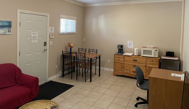 SuperSuite! 2 BR, Free Parking & Great Location