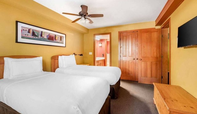t Luxurious 2 bedroom family aptt. in a ski resort Whistler BC - upper village