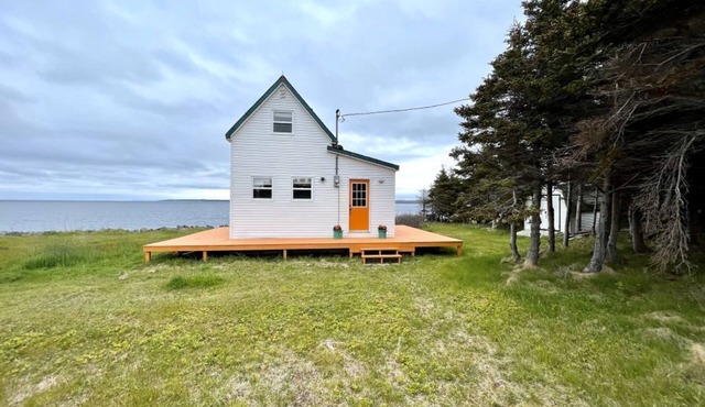 Take it easy at this tranquil getaway, only steps from the beach!