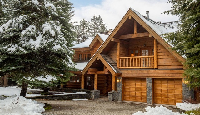 ❄︎Tantalus Chalet❄︎ 5 BR Chalet with Hot Tub Ski-In Blackcomb Mtn