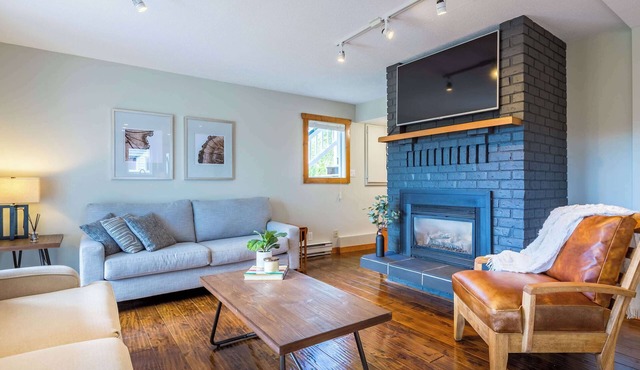 The Alpine | Sleeps 10 | Perfect for Large Groups!