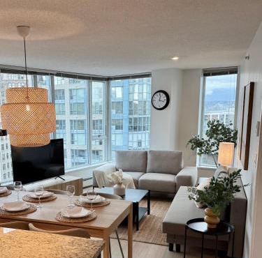 The Altitude with Mountain & City Views, Pool & Hot Tub