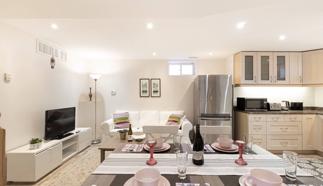The Artist House in Downtown Richmond Hill [2bdrm|1 bath]