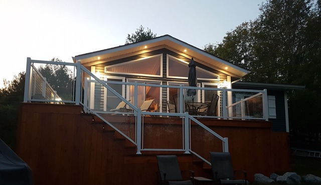 The Ball Cottage - Beautiful Lakefront Hideaway on Bull Lake!