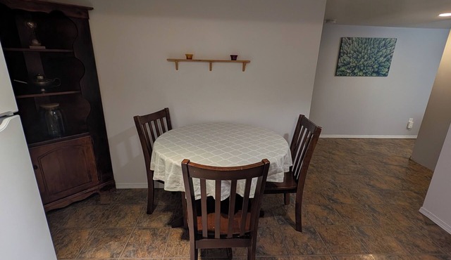 The Basecamp - a cozy quaint 1-bedroom suite in Courtenay close to downtown
