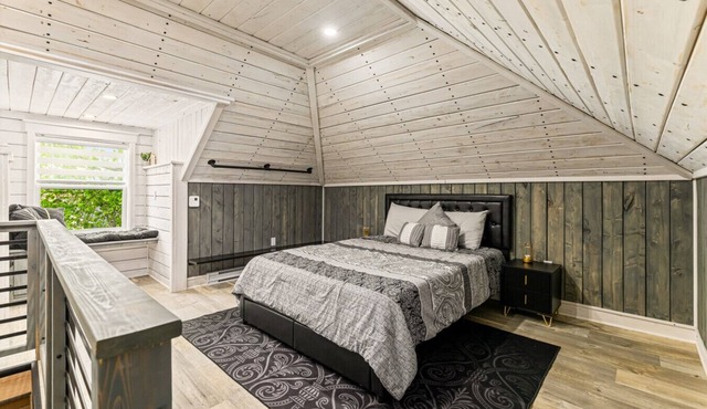 The Big City Stay | Sleeps 10 | Walkable Location