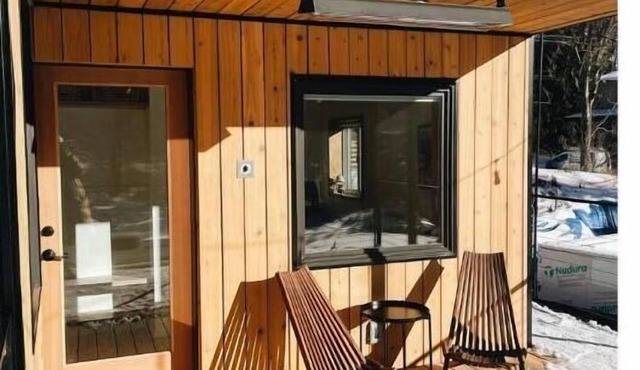 The Black Pine - Modern Mountainside Retreat