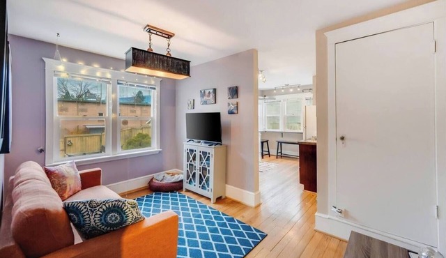 The Black Sheep BnB: Artsy 3 bed heritage home