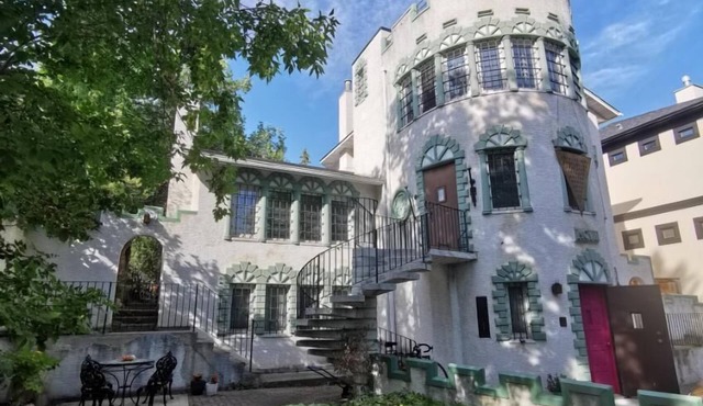 The Calgary Castle - Unique Stay