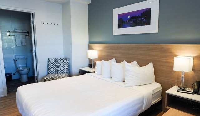 The Colonial Hotel - Premium Queen