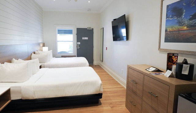 The Colonial Hotel - Premium Double Queen