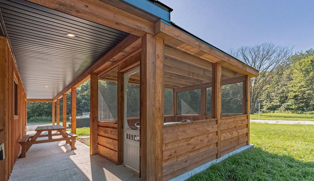 The Corzo - modern farmhouse with hot tub!