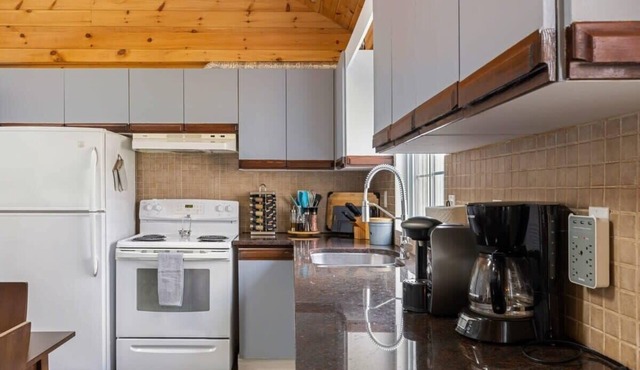 The County Cabin: Comfy stay near Sandbanks