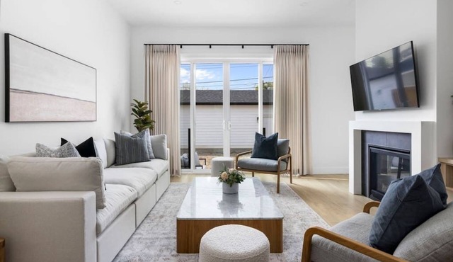 The Crescendo: Luxury Family Home 3 Minutes to DT